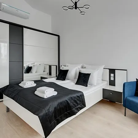 Waterlane Riverside - Spa, Pool, Gym & Parking By Downtown Lägenhetshotell