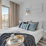Aparthotel Waterlane Riverside - Spa, Pool, Gym & Parking By Downtown 4*
