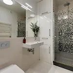 Waterlane Riverside - Spa, Pool, Gym & Parking By Downtown 4* Gdaňsk