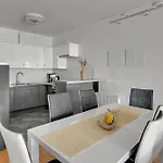 Aparthotel Waterlane Riverside - Spa, Pool, Gym & Parking By Downtown 4*