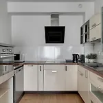 Aparthotel Waterlane Riverside - Spa, Pool, Gym & Parking By Downtown 4*