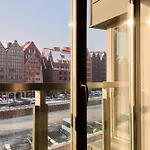 Aparthotel Waterlane Riverside - Spa, Pool, Gym & Parking By Downtown 4*