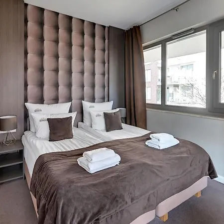 Waterlane Riverside - Spa, Pool, Gym & Parking By Downtown Apart Otel