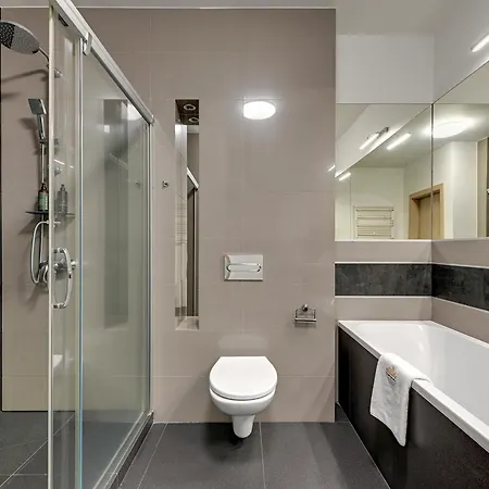 Waterlane Riverside - Spa, Pool, Gym & Parking By Downtown 4*