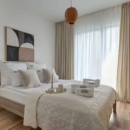 Waterlane Riverside - Spa, Pool, Gym & Parking By Downtown 아파트호텔 4*