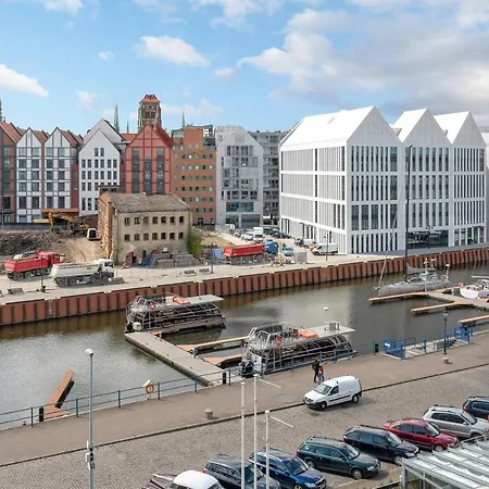 公寓式酒店 Waterlane Riverside - Spa, Pool, Gym & Parking By Downtown 格但斯克