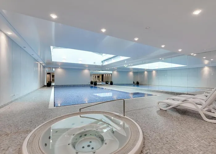 Waterlane Riverside - Spa, Pool, Gym & Parking By Downtown Aparthotel 4*