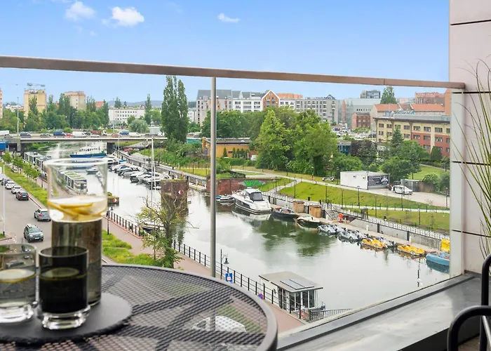 Waterlane Riverside - Spa, Pool, Gym & Parking By Downtown Lägenhetshotell